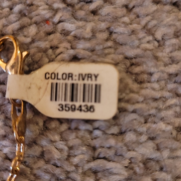 NWT Linear Drop Necklace Ivory Color 16" Adjustable Length Lobster Claw - Picture 4 of 5